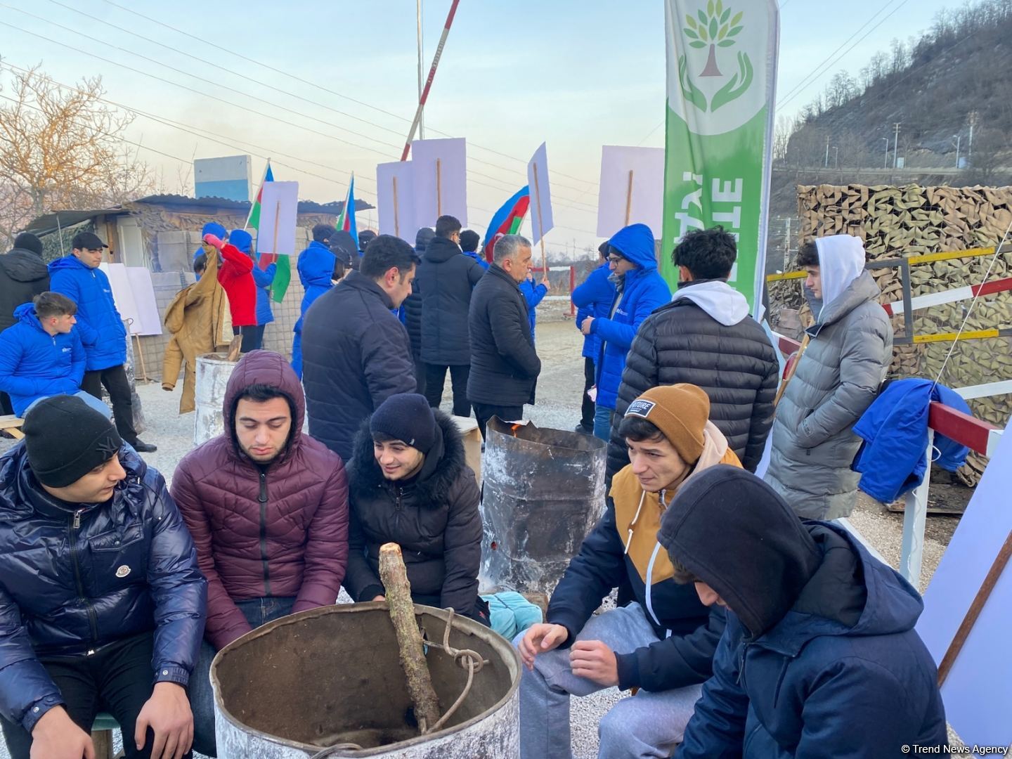 Акция протеста на Лачинской дороге продолжается (ФОТО)
