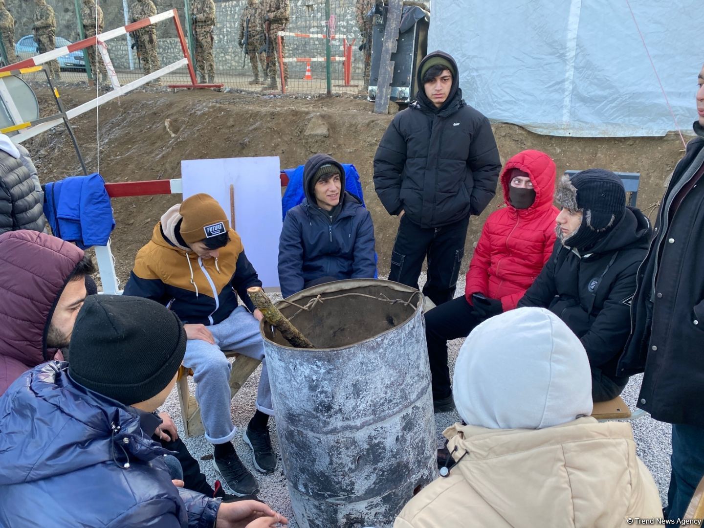 Акция протеста на Лачинской дороге продолжается (ФОТО)