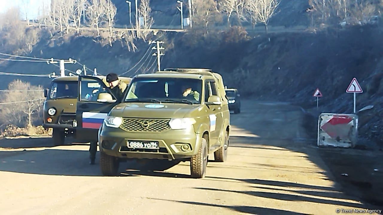 Several more vehicles of Russian peacekeepers pass freely along Azerbaijan's Lachin-Khankandi road (PHOTO)
