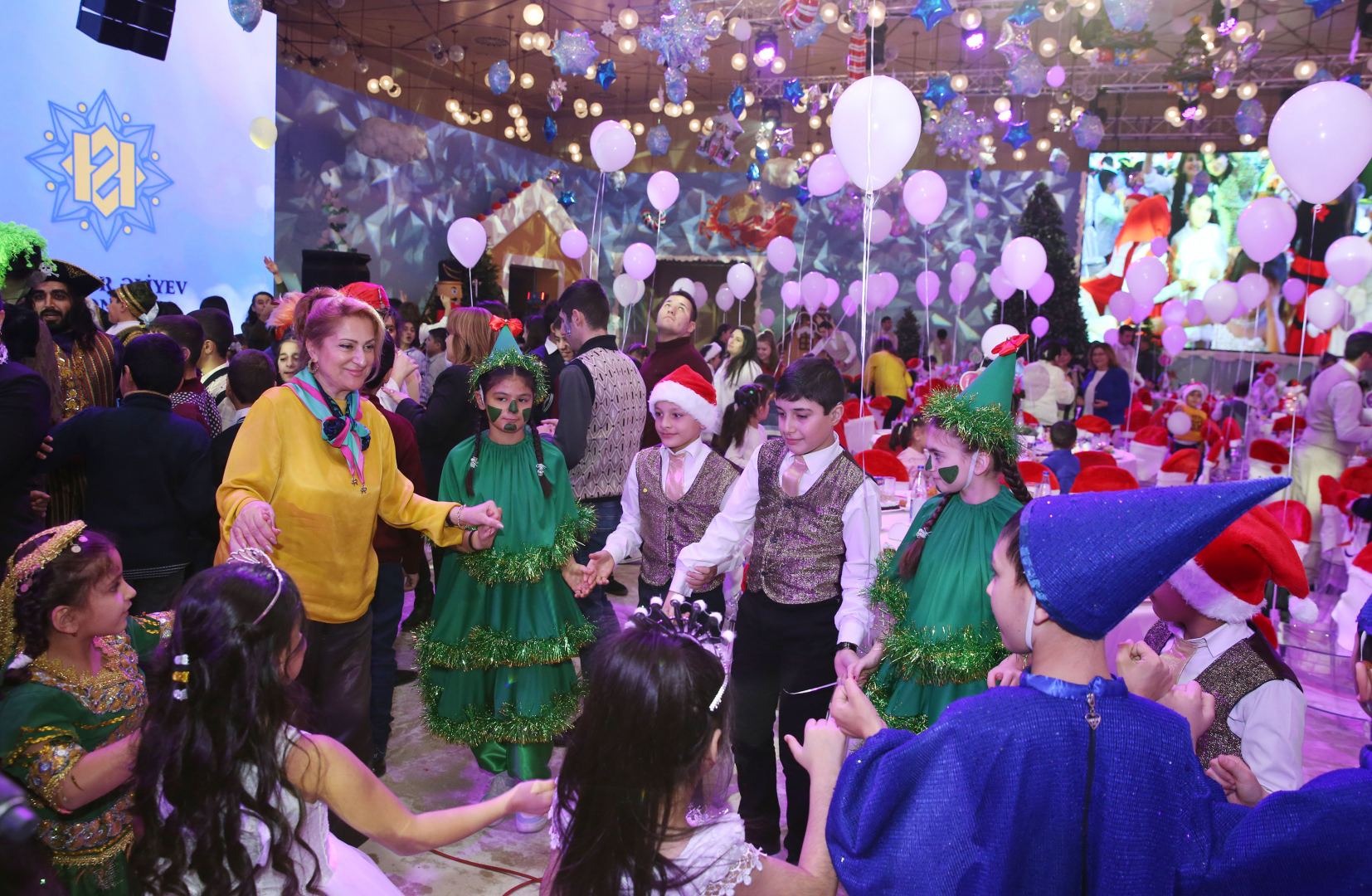Azerbaijan’s Heydar Aliyev Foundation organizes New Year's celebration for children (PHOTO)