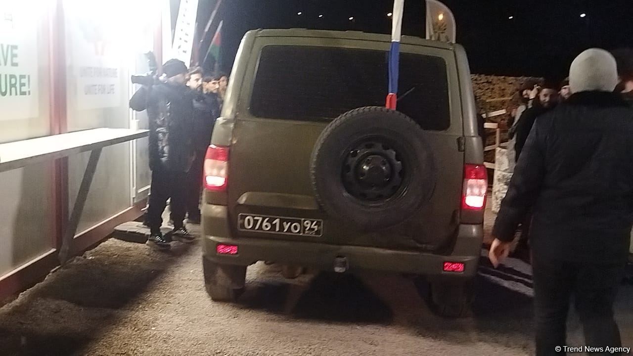 One more vehicle of Russian peacekeepers freely pass along Azerbaijan's Lachin-Khankendi road (PHOTO)