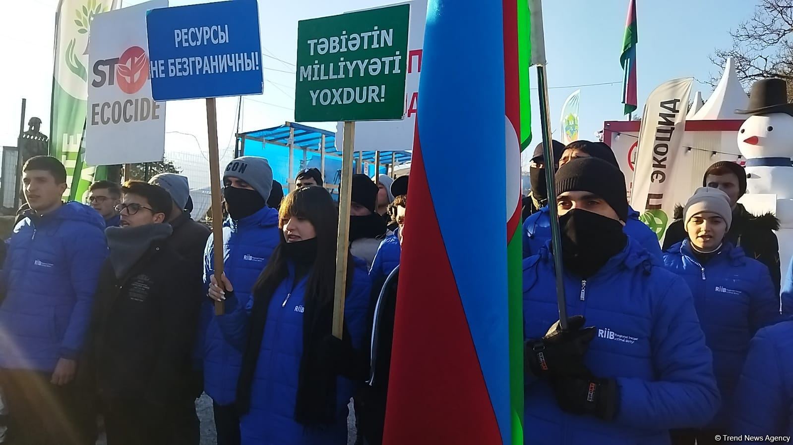 Акция на Лачинской дороге  продолжается несмотря на морозную погоду (ФОТО)