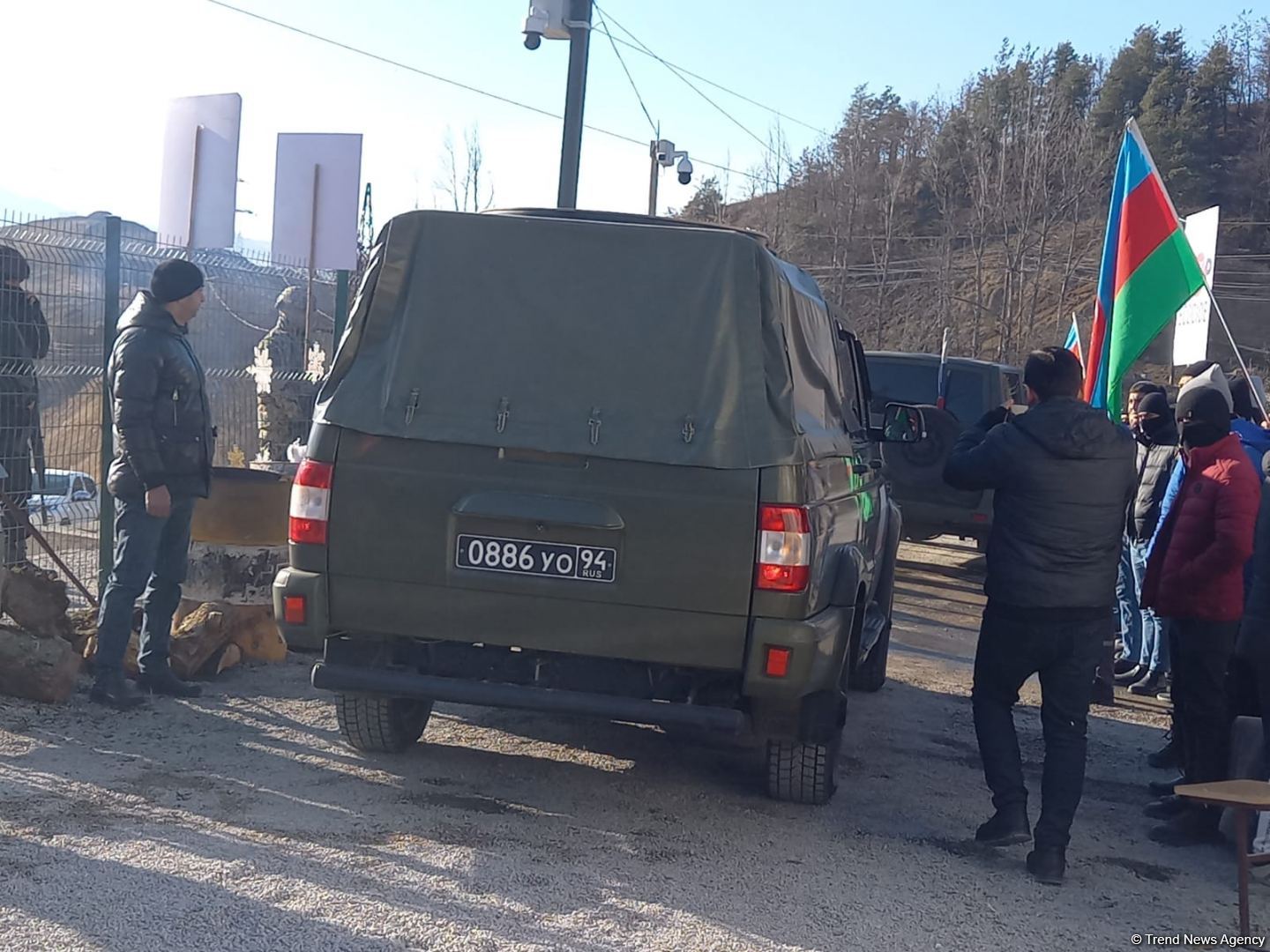 По Лачинской дороге беспрепятственно проехали автомобили миротворцев (ФОТО)