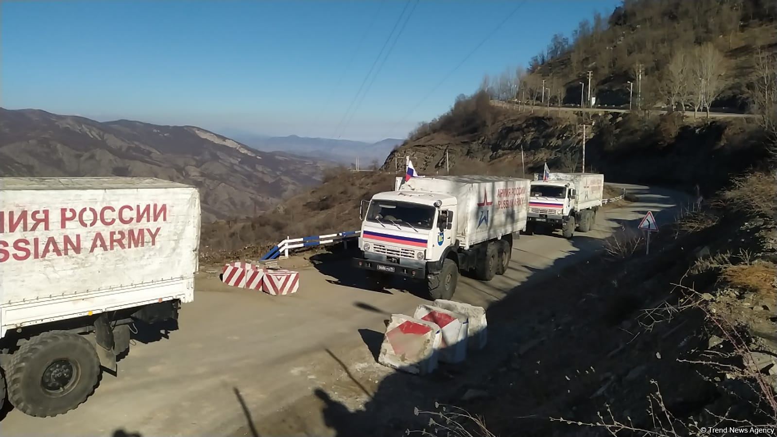 По Лачинской дороге беспрепятственно проехали еще 5 автомобилей снабжения миротворцев (ФОТО)