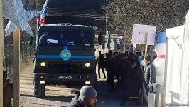 По Лачинской дороге беспрепятственно проехала машина снабжения РМК (ФОТО)
