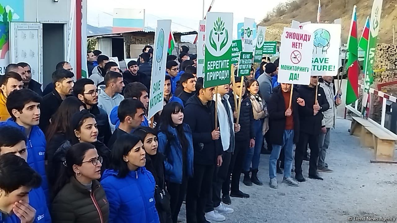 Продолжается мирная акция протеста на Лачинской дороге (ФОТО/ВИДЕО)