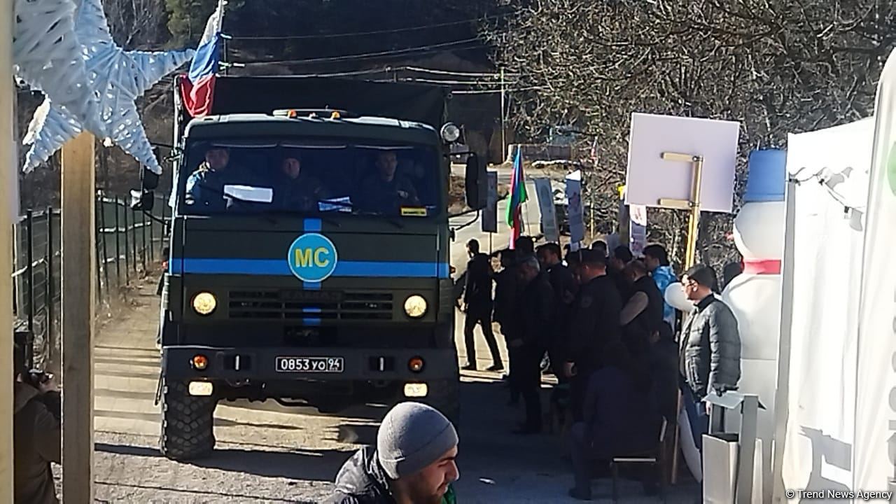 По Лачинской дороге беспрепятственно проехала машина снабжения РМК (ФОТО)