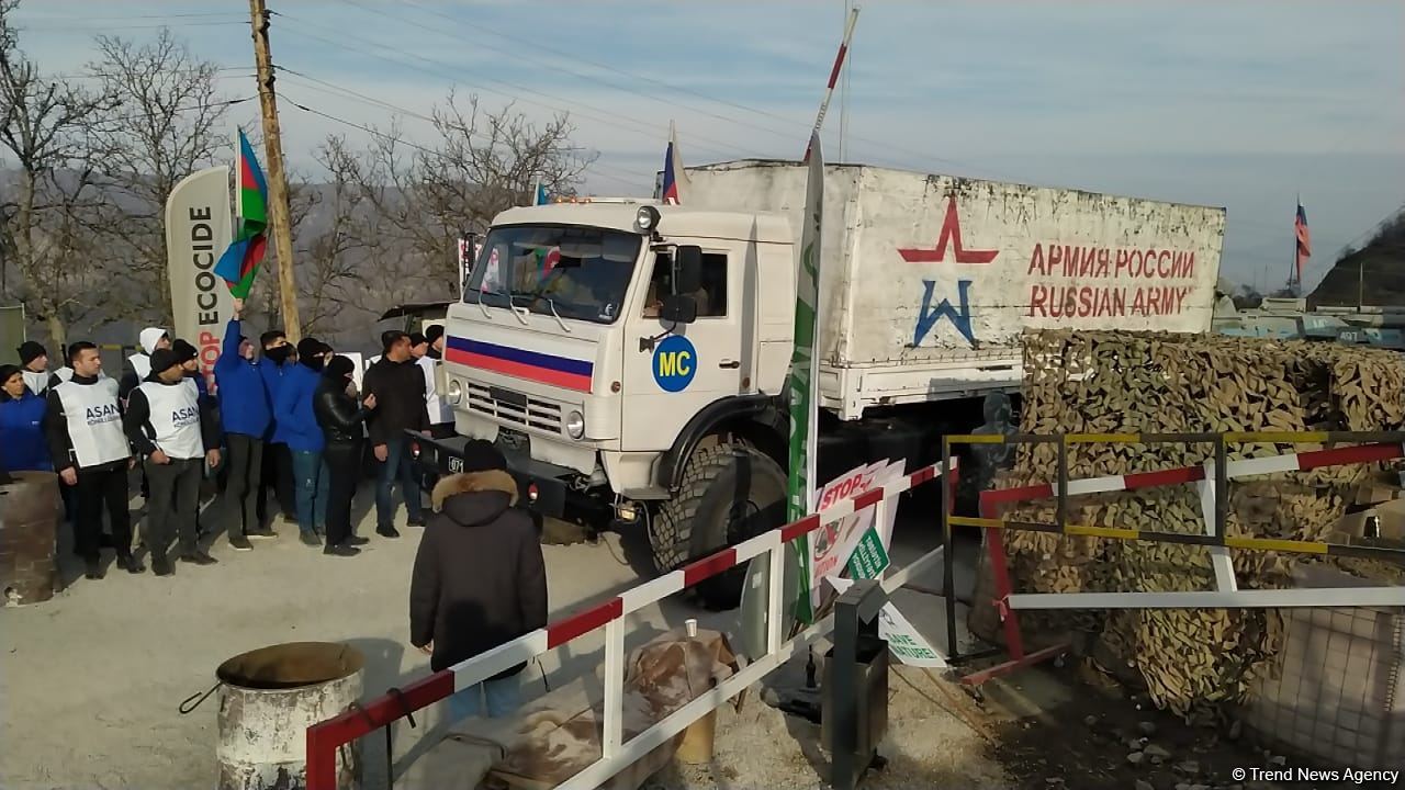 По Лачинской дороге проехали еще восемь автомобилей снабжения РМК (ФОТО)