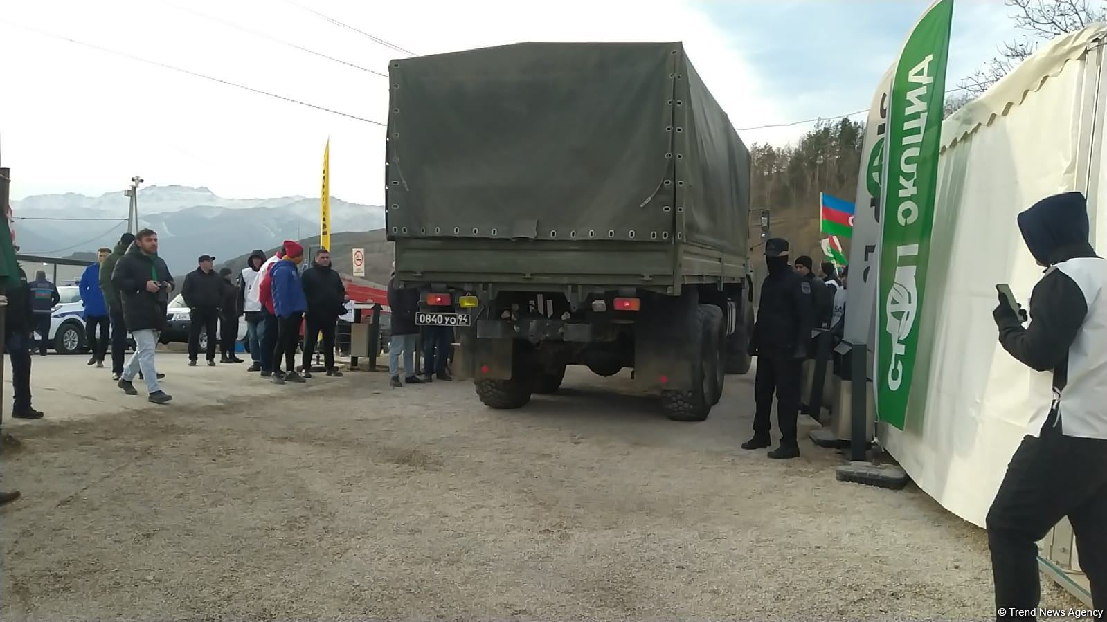 По Лачинской дороге беспрепятственно проехала машина снабжения РМК (ФОТО/ВИДЕО)