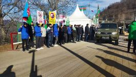 По Лачинской дороге проехал еще один легковой автомобиль РМК (ФОТО)