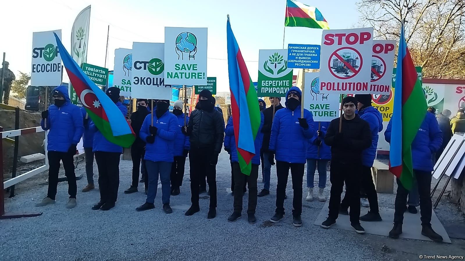 Продолжается мирная акция протеста на Лачинской дороге (ФОТО)