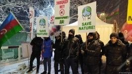 Акция на Лачинской дороге продолжается, несмотря на снежную погоду (ФОТО)