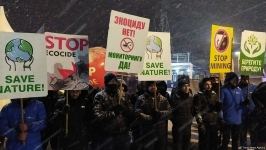 Акция на Лачинской дороге продолжается, несмотря на снежную погоду (ФОТО)