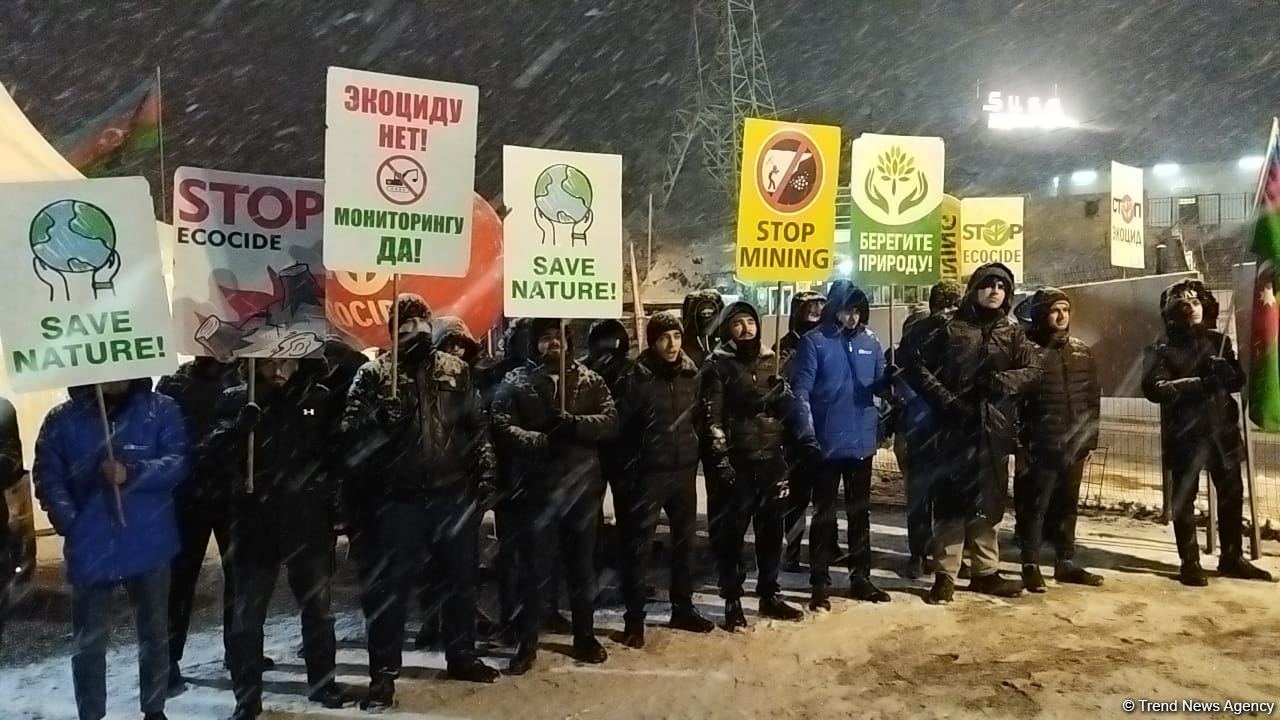 Акция на Лачинской дороге продолжается, несмотря на снежную погоду (ФОТО)