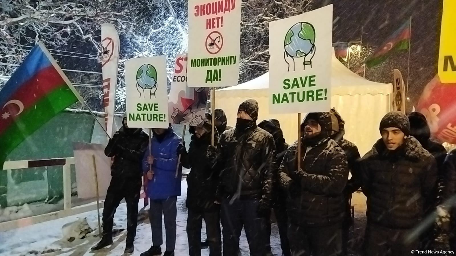 Акция на Лачинской дороге продолжается, несмотря на снежную погоду (ФОТО)