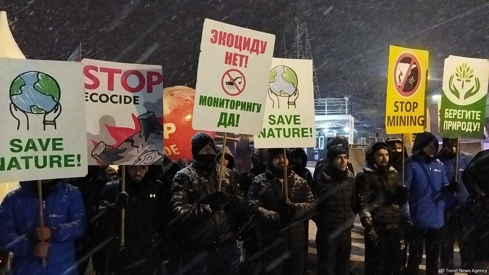 Акция на Лачинской дороге продолжается, несмотря на снежную погоду (ФОТО)