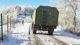 По Лачинской дороге беспрепятственно проехали карета скорой медицинской помощи и машина снабжения РМК (ФОТО)