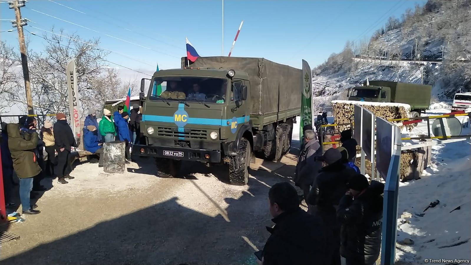 По Лачинской дороге беспрепятственно проехал автотранспорт РМК (ФОТО)
