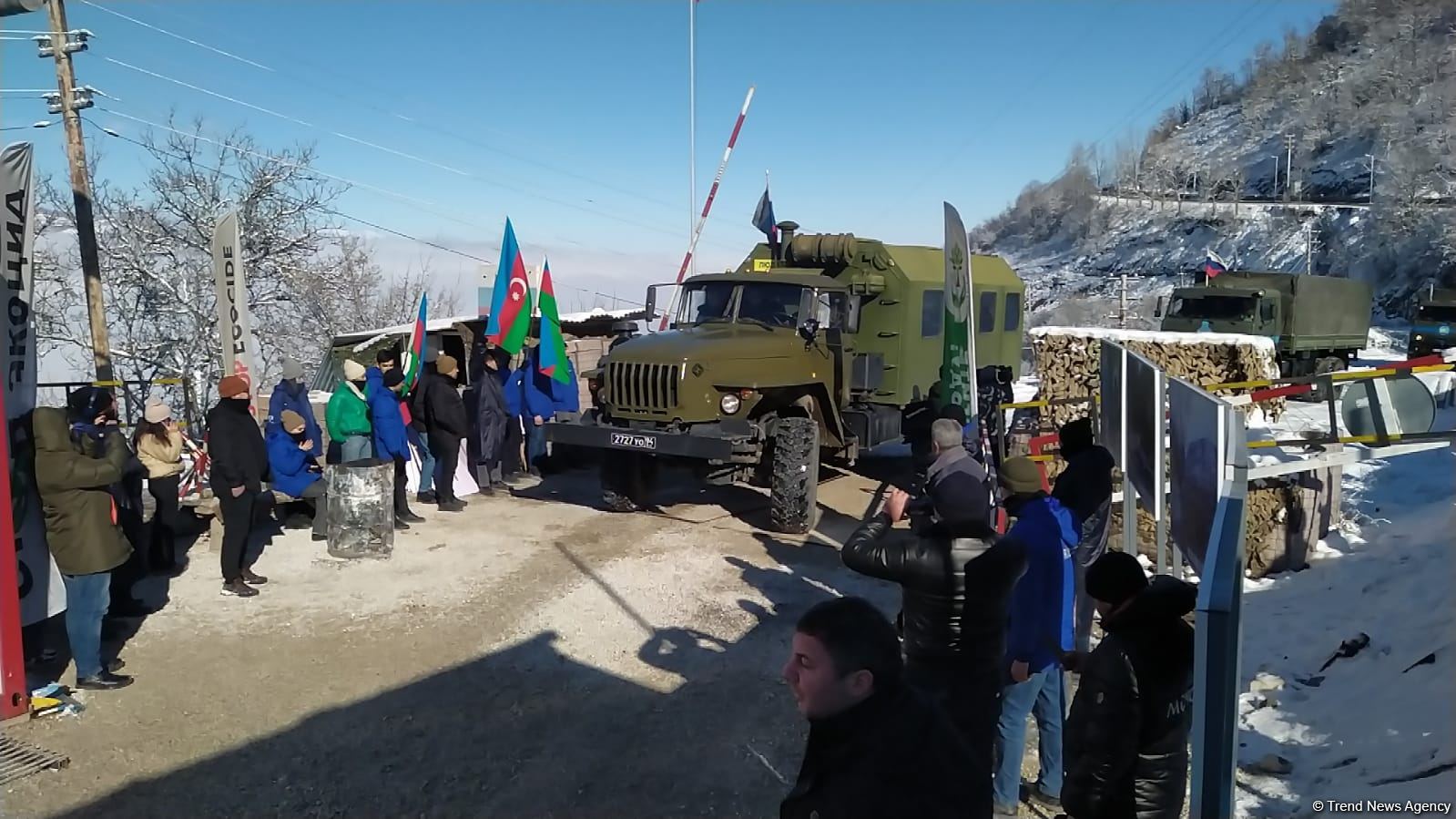 По Лачинской дороге беспрепятственно проехал автотранспорт РМК (ФОТО)