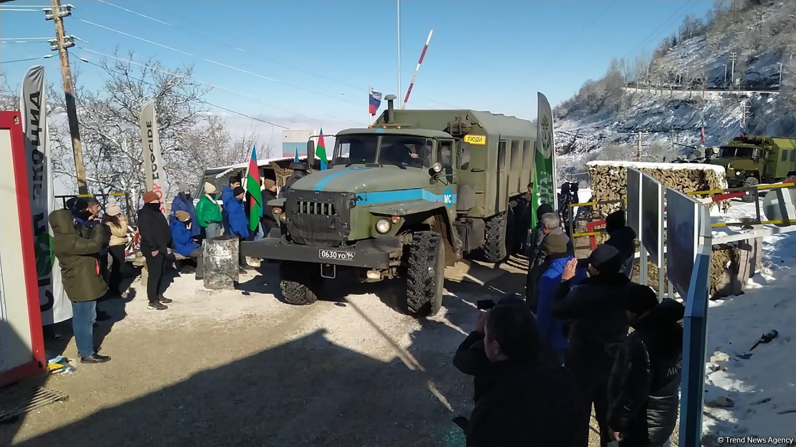 По Лачинской дороге беспрепятственно проехал автотранспорт РМК (ФОТО)
