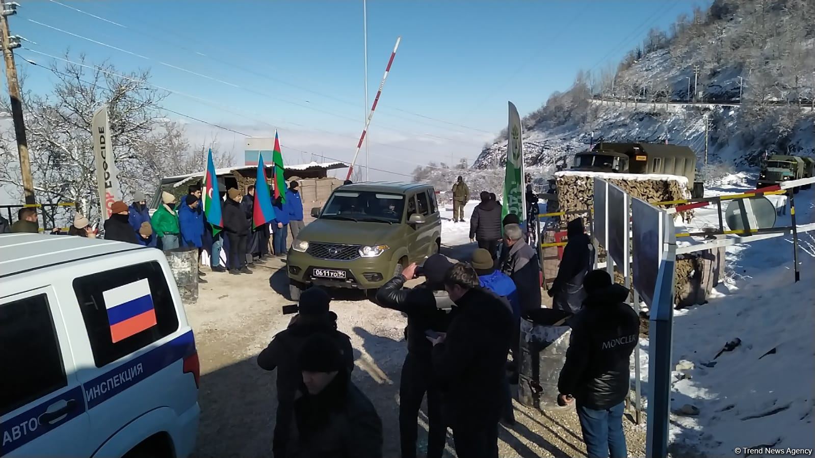По Лачинской дороге беспрепятственно проехал автотранспорт РМК (ФОТО)