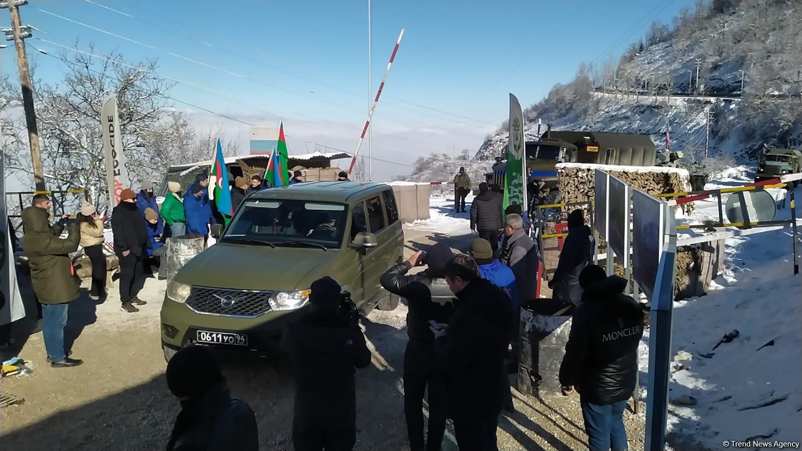 По Лачинской дороге беспрепятственно проехал автотранспорт РМК (ФОТО)