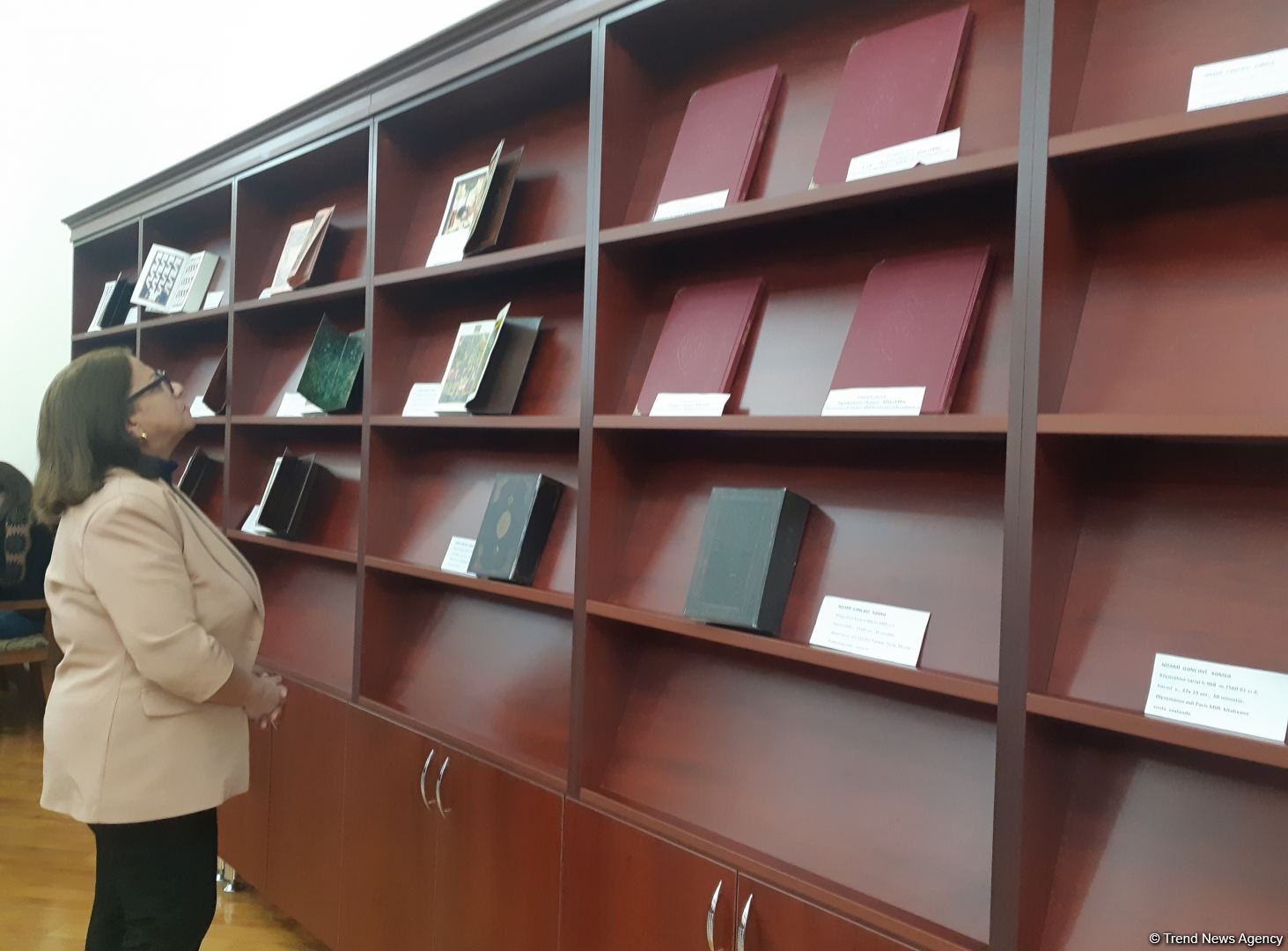 В Национальной библиотеке Азербайджана представлены копии редких рукописей великого азербайджанского поэта Низами Гянджеви (ФОТО)