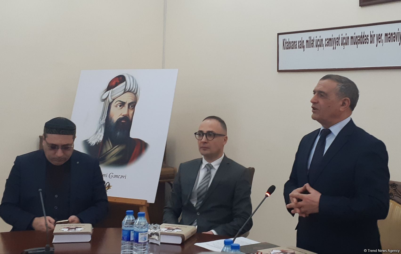В Национальной библиотеке Азербайджана представлены копии редких рукописей великого азербайджанского поэта Низами Гянджеви (ФОТО)