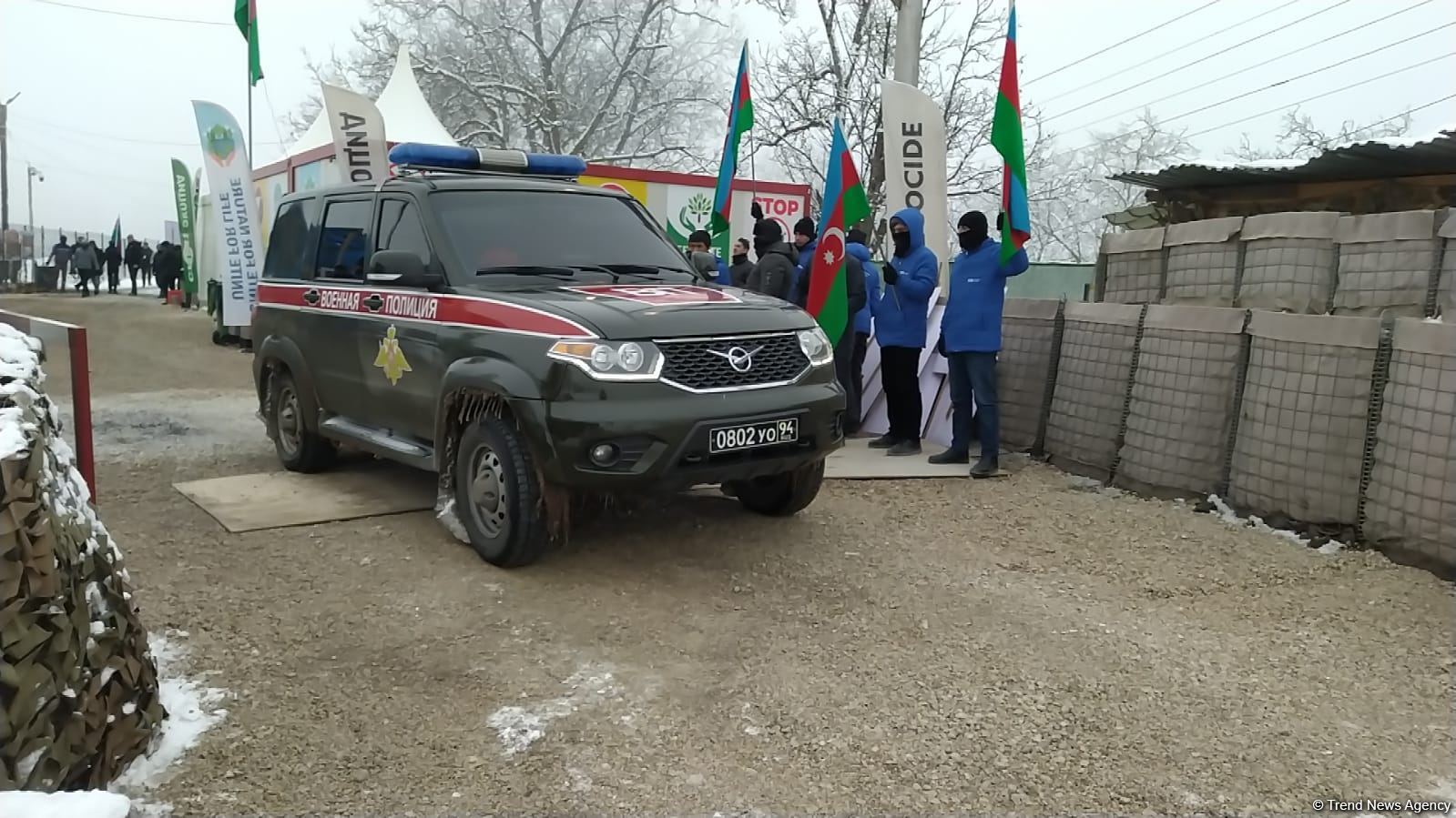 По Лачинской дороге беспрепятственно проехал еще один автомобиль миротворцев