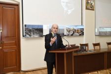 В Баку презентован фотоальбом, посвященный просветителю Омару Фаигу Неманзаде (ФОТО)