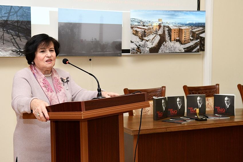 В Баку презентован фотоальбом, посвященный просветителю Омару Фаигу Неманзаде (ФОТО)