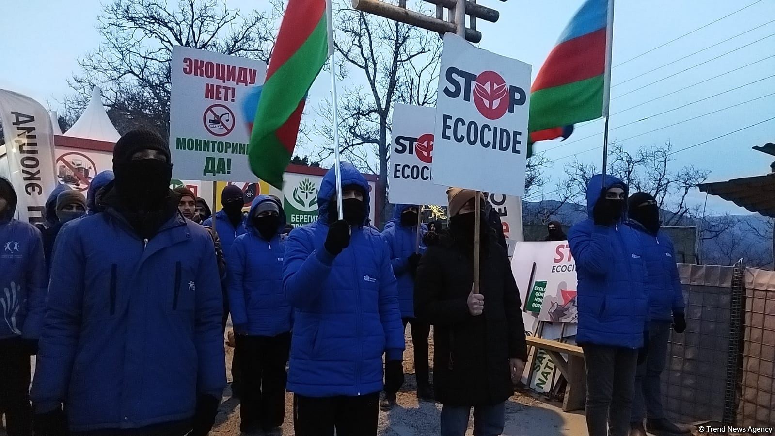 Акция на Лачинской дороге продолжается, несмотря на снежную погоду (ФОТО)