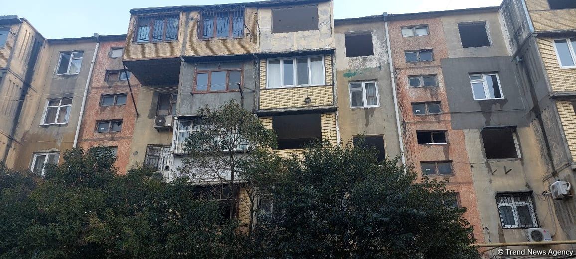 В Баку сносят жилой дом (ФОТО)