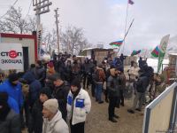 Растет число участников акции на Лачинской дороге (ФОТО)
