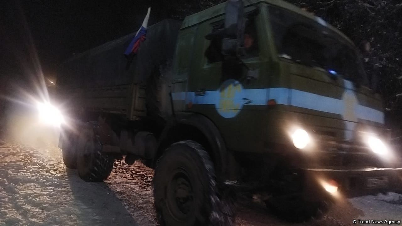 По Лачинской дороге беспрепятственно проехали еще три машины миротворцев (ФОТО)