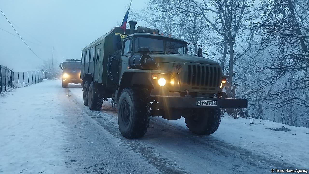 По Лачинской дороге беспрепятственно проехали еще семь машин миротворцев (ФОТО)