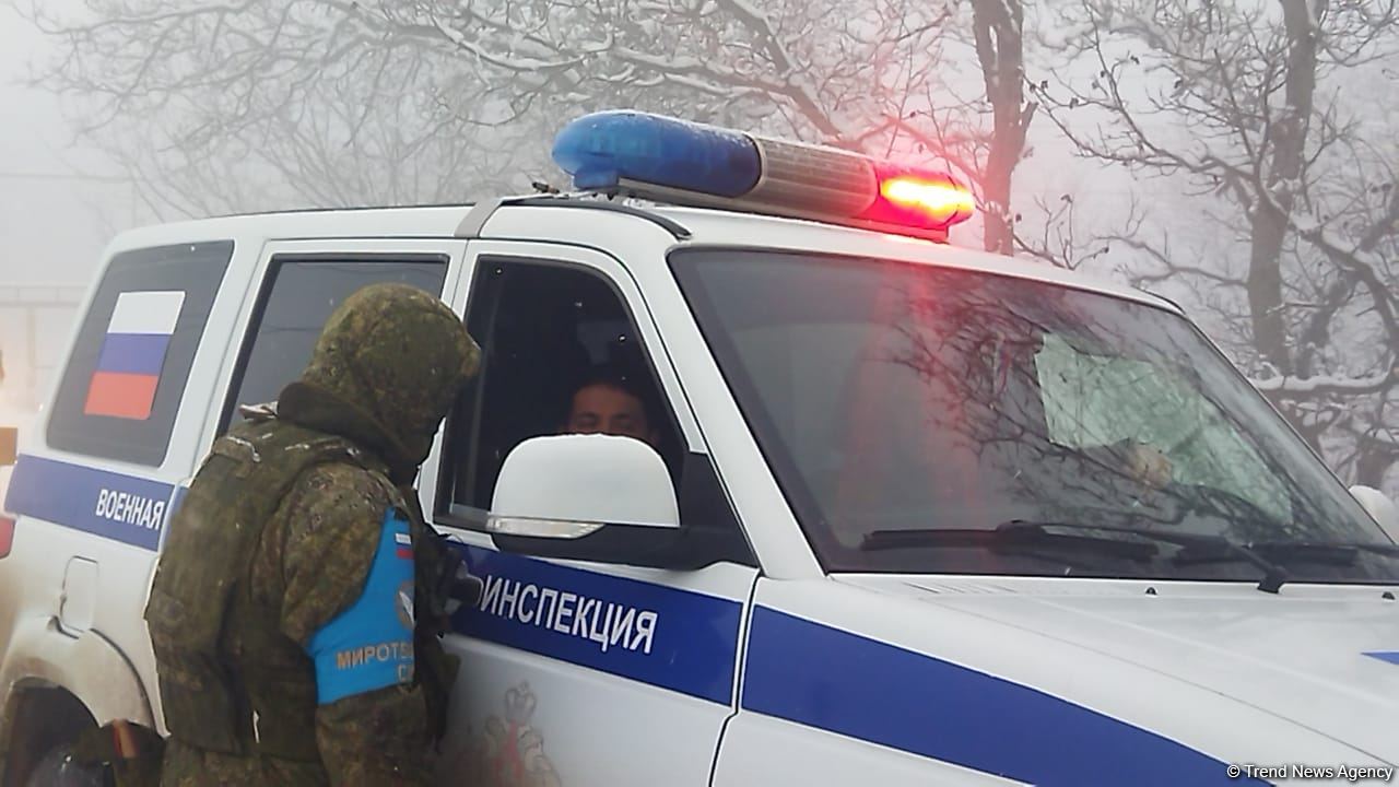 По Лачинской дороге беспрепятственно проехали еще семь машин миротворцев (ФОТО)