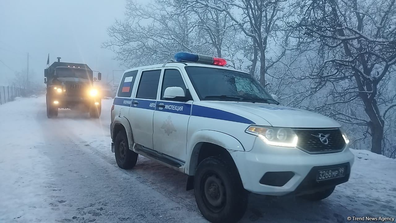 По Лачинской дороге беспрепятственно проехали еще семь машин миротворцев (ФОТО)