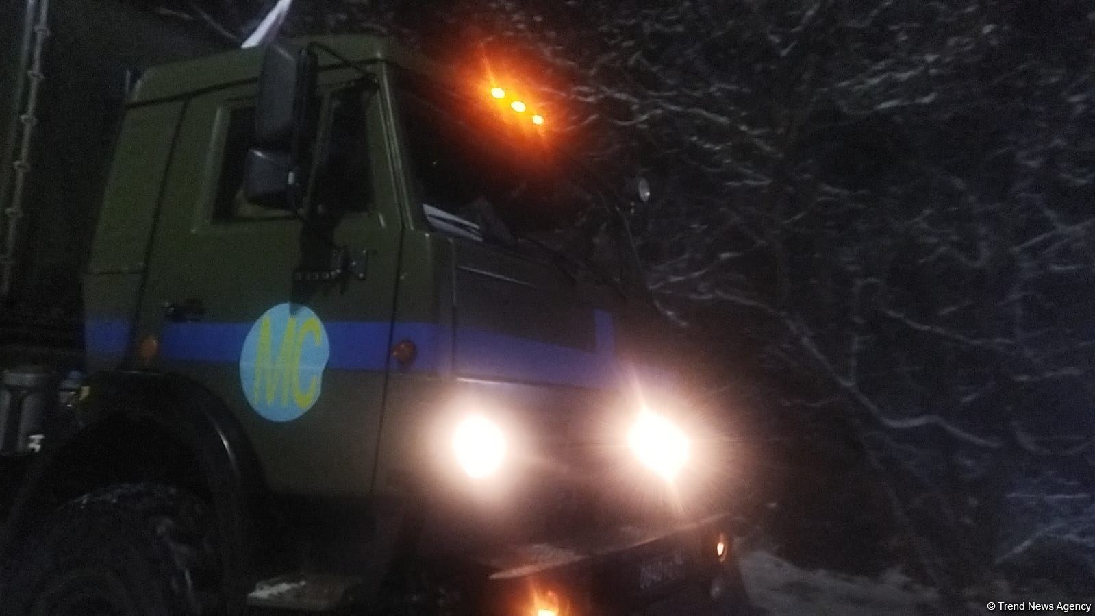 По Лачинской дороге беспрепятственно проехали еще две машины миротворцев (ФОТО)