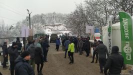 Иностранные журналисты стали свидетелями беспрепятственного проезда автомобиля миротворцев по Лачинской дороге (ФОТО)