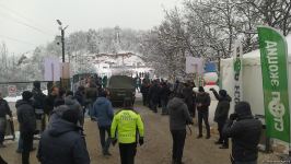 Иностранные журналисты стали свидетелями беспрепятственного проезда автомобиля миротворцев по Лачинской дороге (ФОТО)