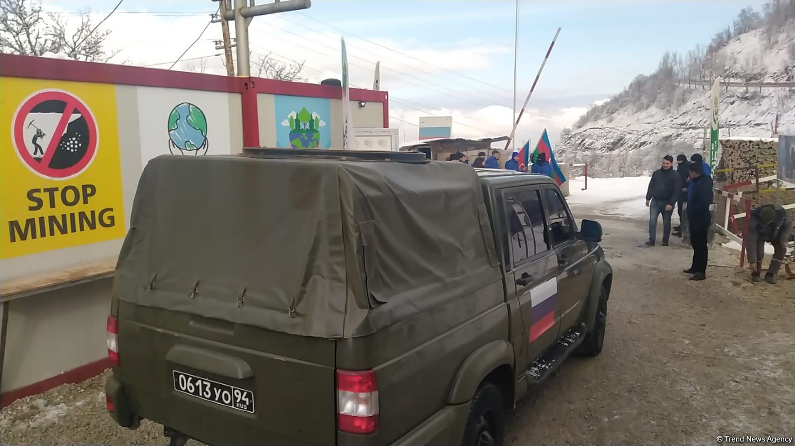 По Лачинской дороге беспрепятственно проехали еще две машины миротворцев (ФОТО)