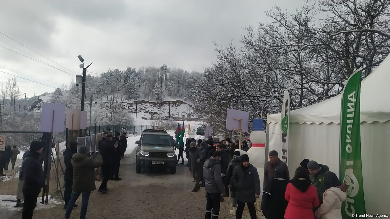 По Лачинской дороге беспрепятственно проехали еще две машины миротворцев (ФОТО)