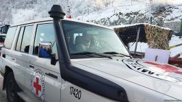 По Лачинской дороге беспрепятственно проехали автомашины Красного Креста (ФОТО)