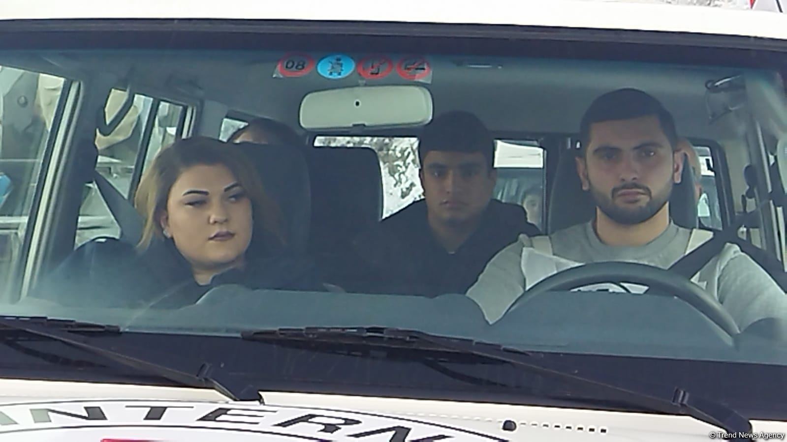 По Лачинской дороге беспрепятственно проехали автомашины Красного Креста (ФОТО)
