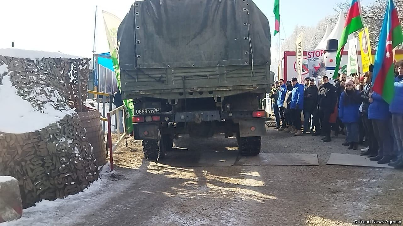 По Лачинской дороге беспрепятственно проехали еще пять автомашин обеспечения РМК (ФОТО/ВИДЕО)
