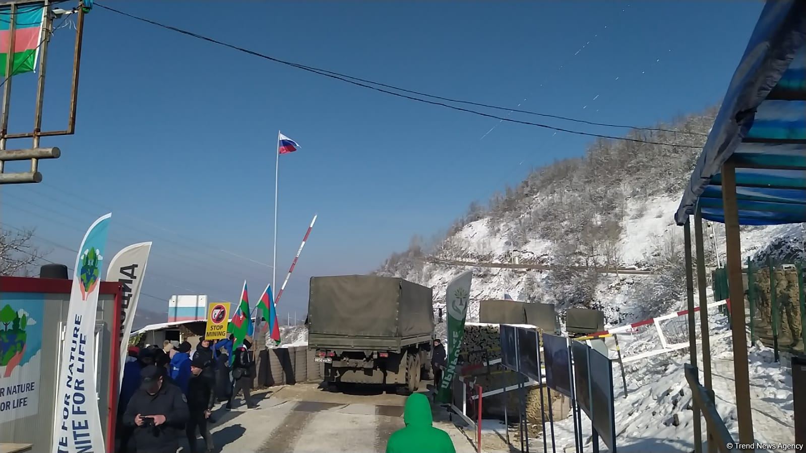 По Лачинской дороге беспрепятственно проехали еще пять автомобилей снабжения миротворцев (ФОТО/ВИДЕО)
