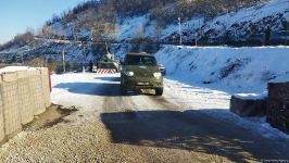 По Лачинской дороге беспрепятственно проехали еще две машины миротворцев (ФОТО)