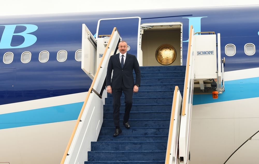 Президент Ильхам Алиев прибыл с рабочим визитом в Объединенные Арабские Эмираты (ФОТО/ВИДЕО)