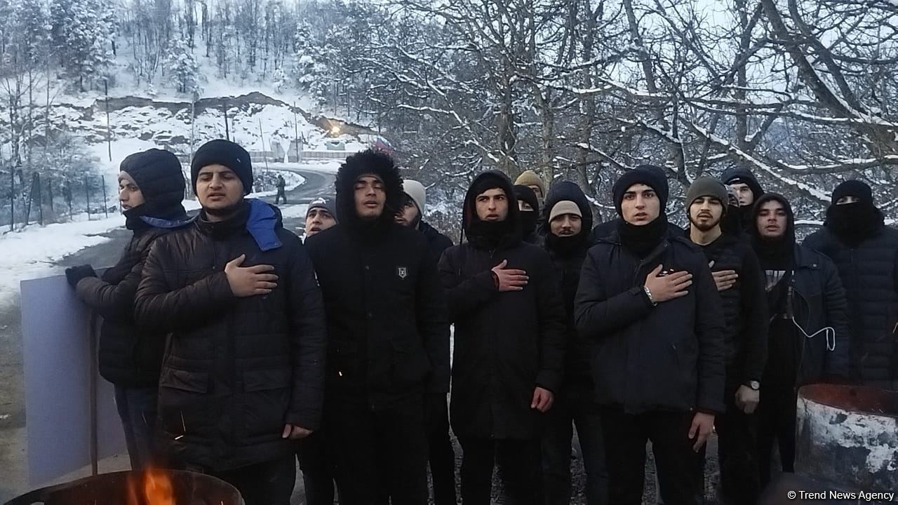 Мирная акция протеста на Лачинской дороге продолжается уже 35 дней (ФОТО)